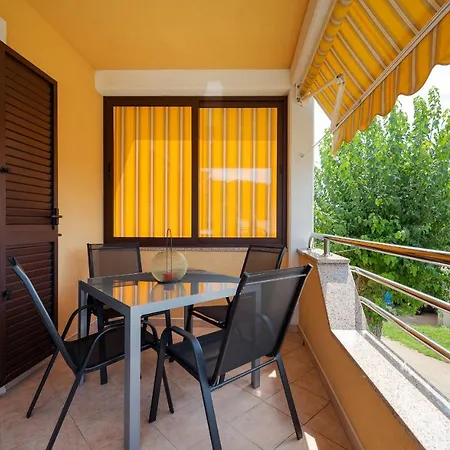House Semy With Private Pool * 帕津