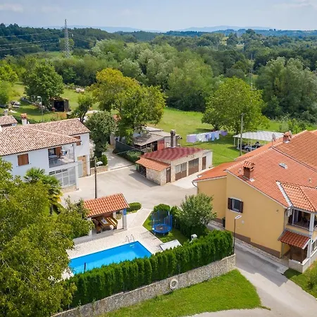 House Semy With Private Pool Vila *