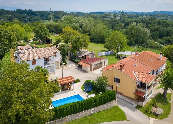 House Semy With Private Pool Vila *