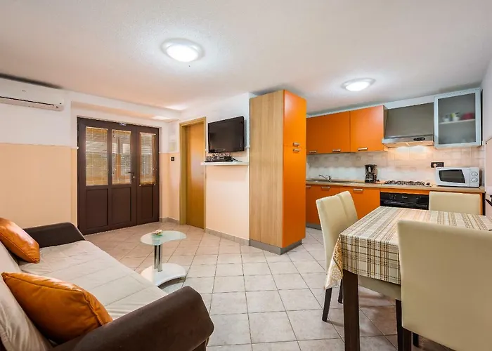 House Semy With Private Pool Vila *